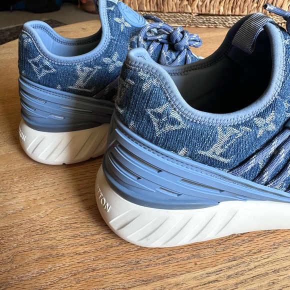 Authentic Louis Vuitton Men’s 6 sneakers. - Picture 12 of 15